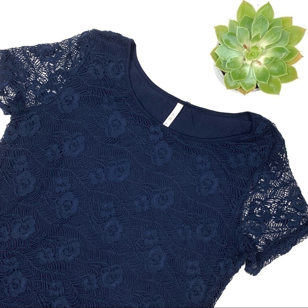 Leo & Nicole Navy Blue Lace Short Sleeve Blouse